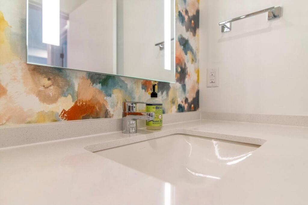 Stylish Downtown Condo W/ Pool & Parking Nashville Exterior foto